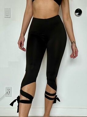 Women's Black Tie-Wrap Cropped Leggings